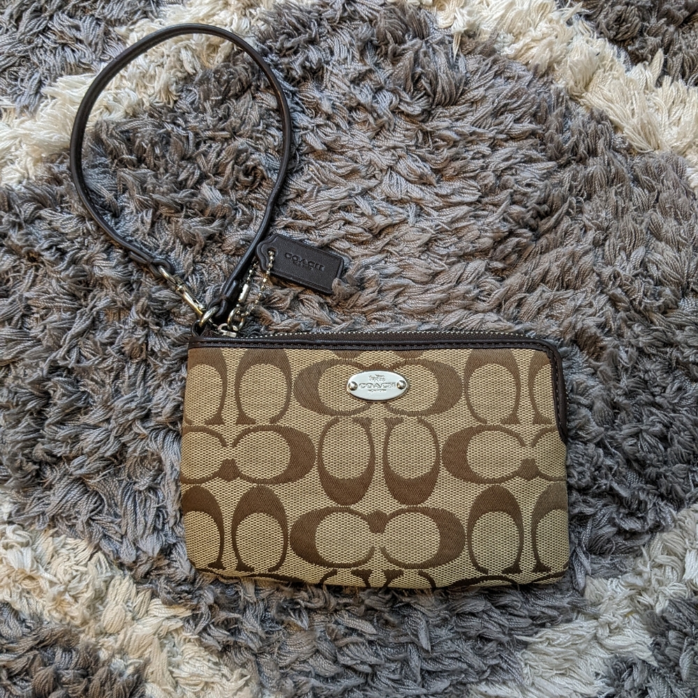 Coach Large Brown Corner Zip Wristlet Signature Canvas With Coach Keychain - Picture 2 of 9